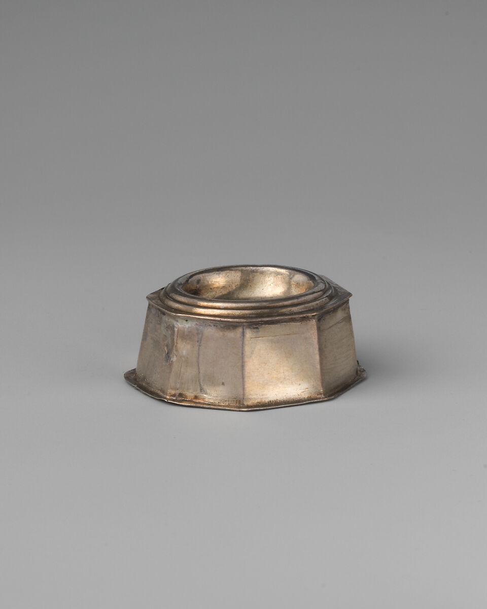 Pair of miniature saltcellars, R. G., Silver, British, London