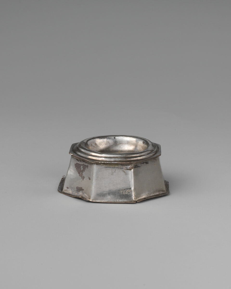 Pair of miniature saltcellars, R. G., Silver, British, London