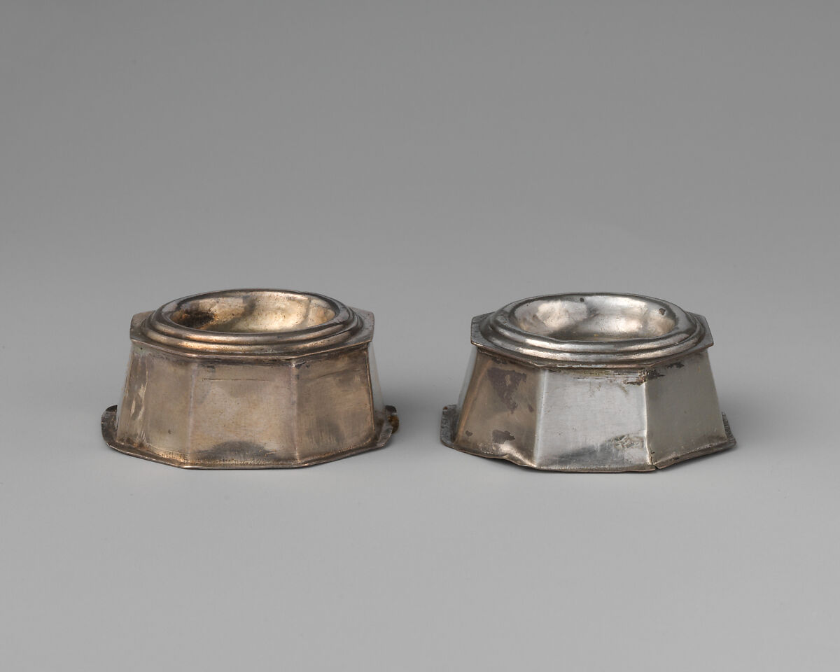 Pair of miniature saltcellars, R. G., Silver, British, London 