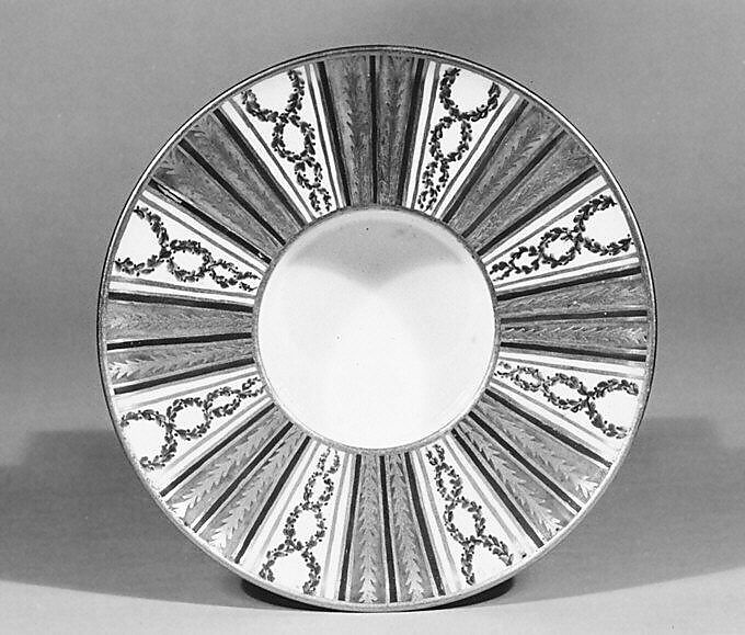 Saucer (soucoupe enfoncé), Sèvres Manufactory (French, 1740–present), Soft-paste porcelain, French, Sèvres