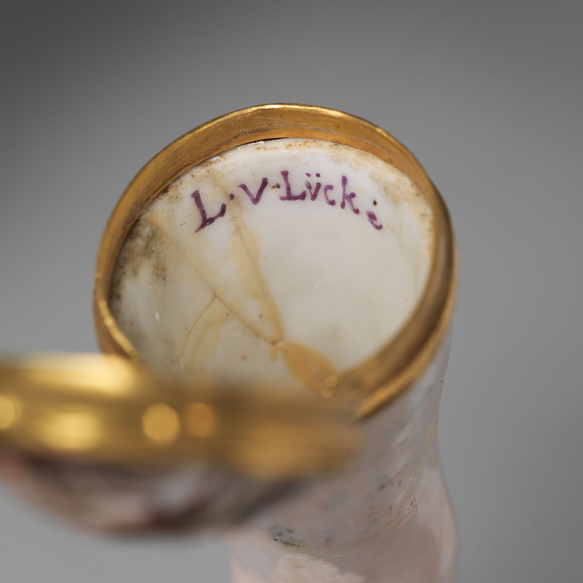 Étui, Imperial Porcelain Manufactory  (Vienna, 1744–1864), Hard-paste porcelain, gold, Austrian, Vienna