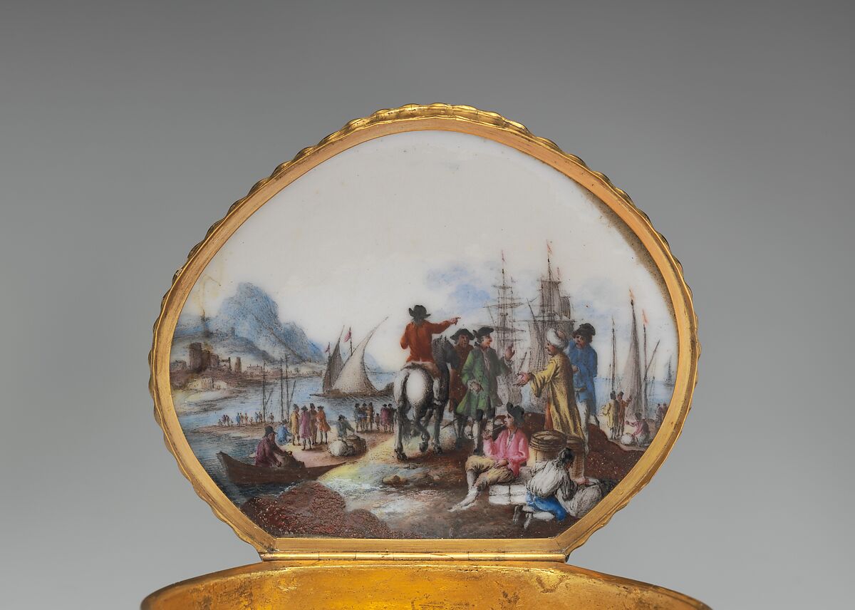 Shell-shaped snuffbox, Capodimonte Porcelain Manufactory (Italian, 1740/43–1759), Soft-paste porcelain, gilt metal, Italian, Naples