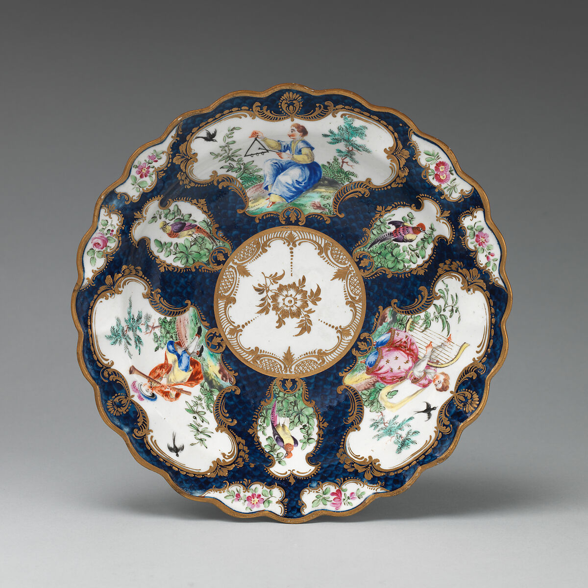 Dish, Worcester factory (British, 1751–2008), Soft-paste porcelain, British, Worcester 