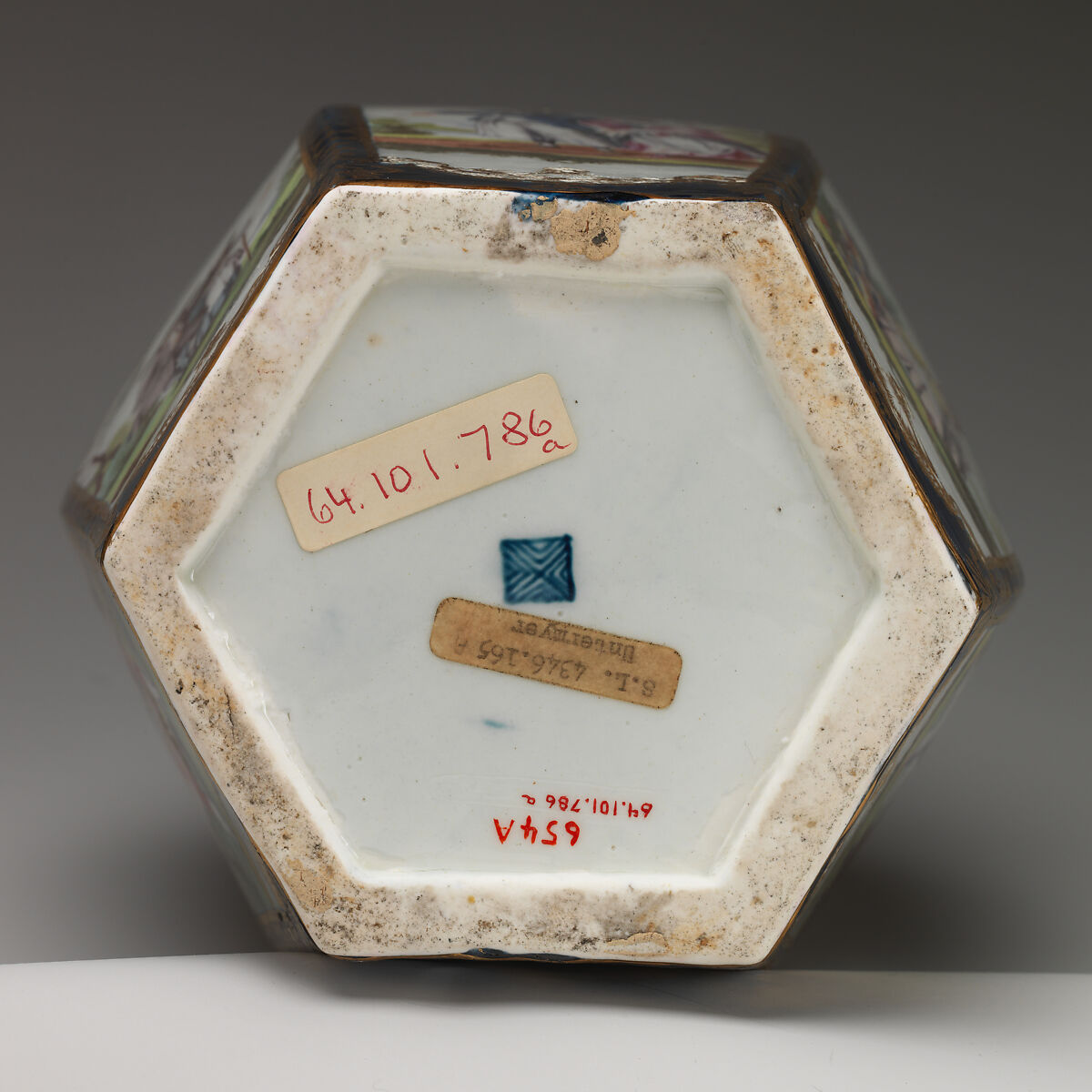 Jar with cover, Worcester factory (British, 1751–2008), Soft-paste porcelain decorated in polychrome enamels, gold, underglaze blue ground, British, Worcester