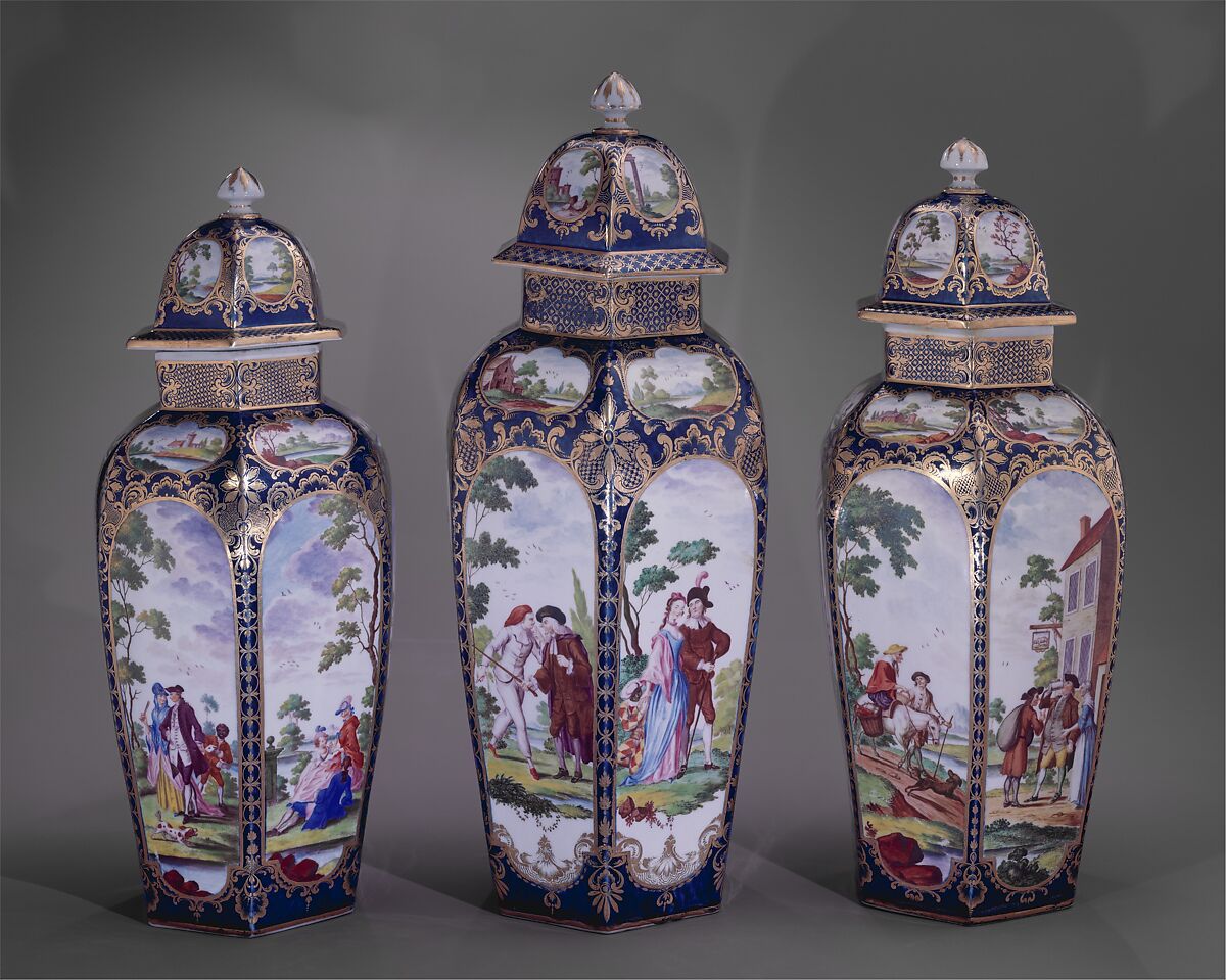 Jar with cover, Worcester factory (British, 1751–2008), Soft-paste porcelain decorated in polychrome enamels, gold, underglaze blue ground, British, Worcester