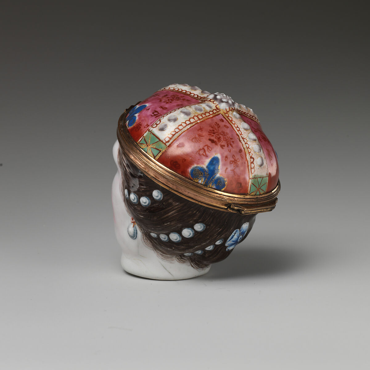 Queen's head bonbonnière, Enameled copper, British, possibly Birmingham