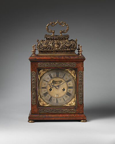 Table or bracket clock