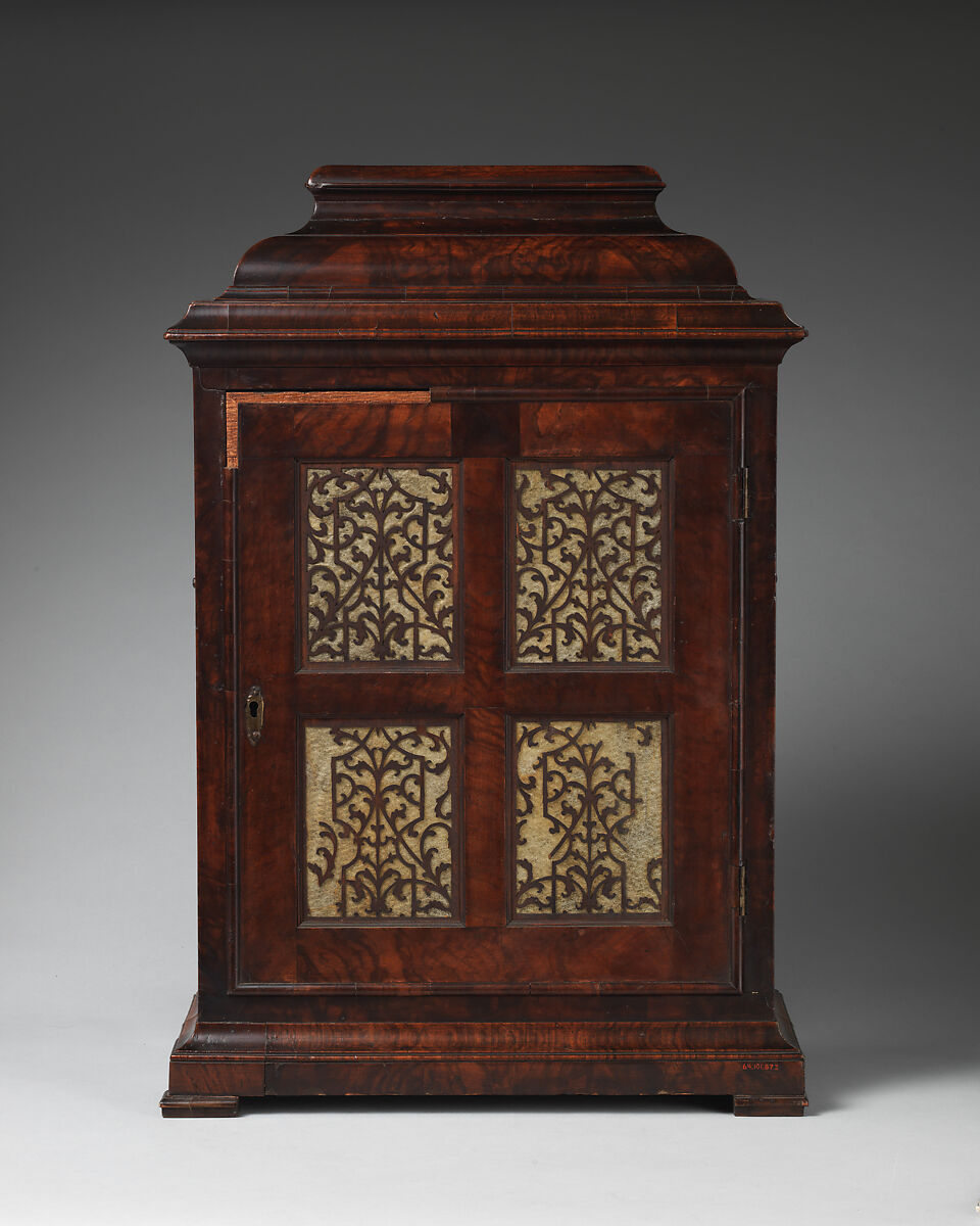 Table or bracket clock, Clockmaker: George Graham (British, 1673–1751), Case: walnut veneered on oak, with brass hardware; Dial: gilded and silvered brass; Movement: brass and steel, British, London