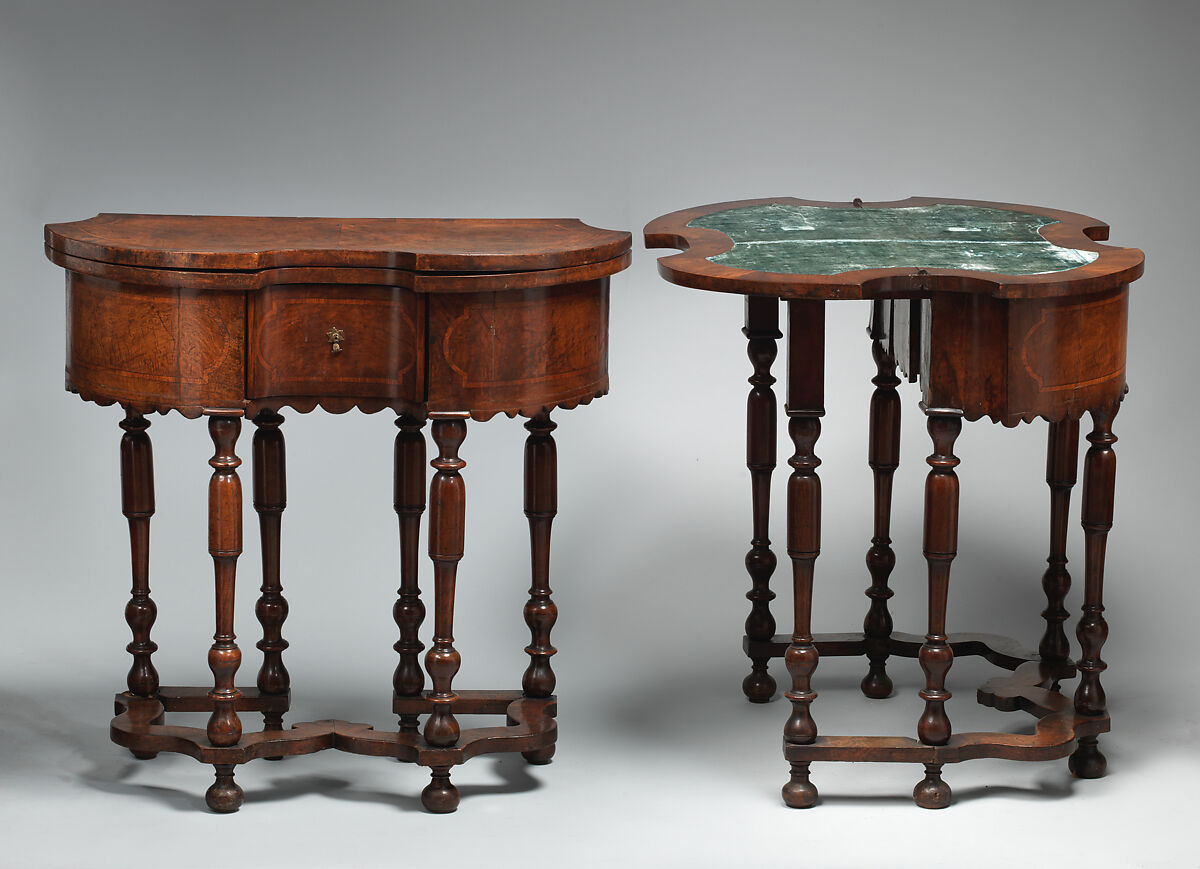 Pair of card tables, Walnut, walnut veneer, Dutch 