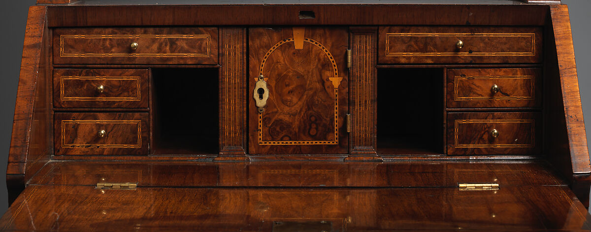 Bureau dressing table, Walnut, burr walnut veneer, parcel gilt, glass, British