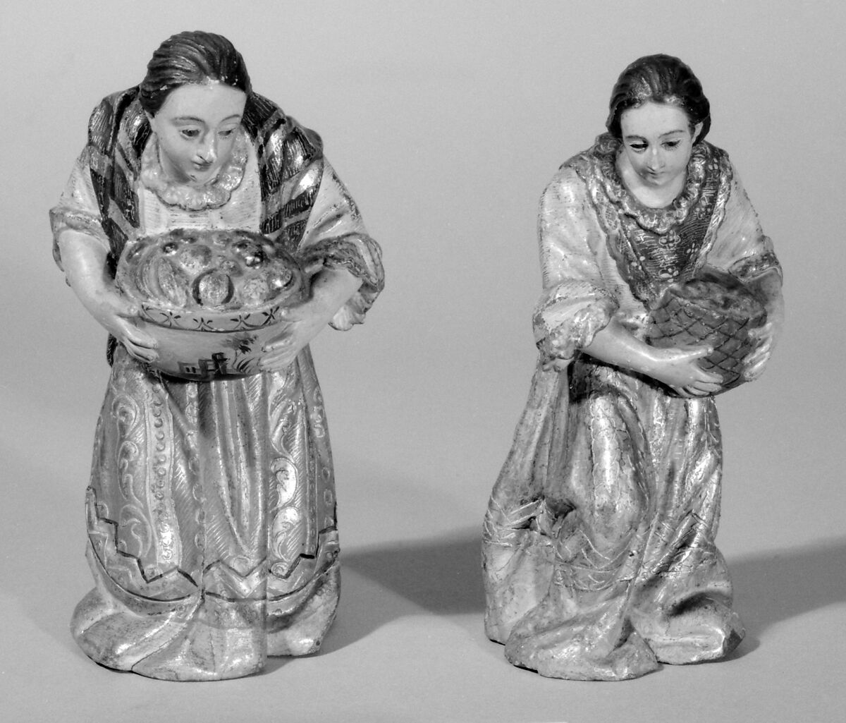 Kneeling woman with a basket (from a nativity), Wood, polychromed and gilded, Guatemalan