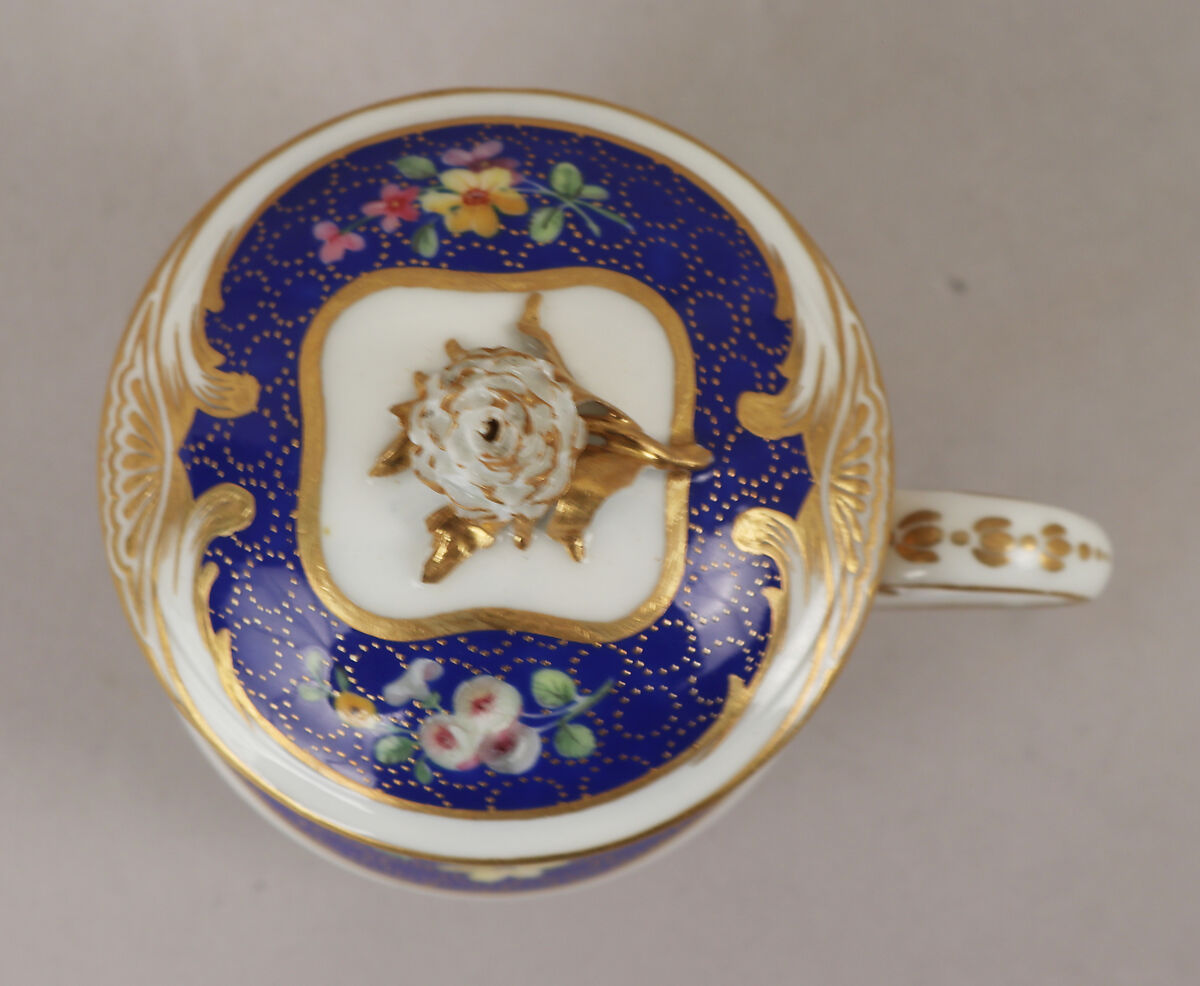 Cup with cover (pot à jus), Sèvres Manufactory (French, 1740–present), Soft-paste porcelain, French, Sèvres