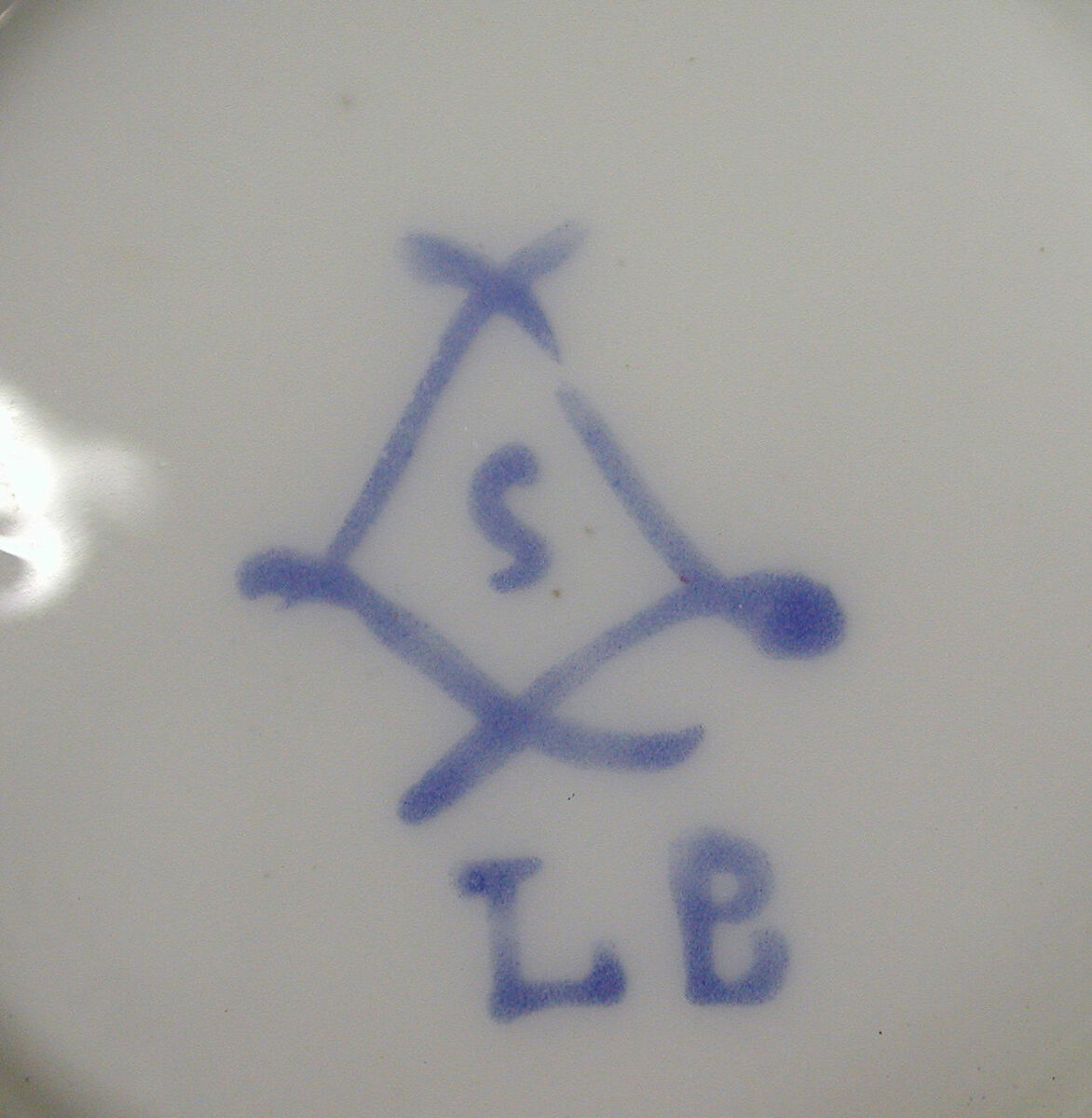 Cup with cover (pot à jus), Sèvres Manufactory (French, 1740–present), Soft-paste porcelain, French, Sèvres