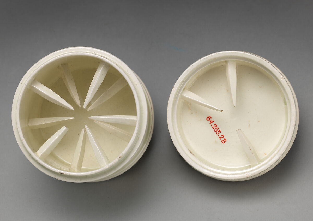 Egg beating box with lid, Creamware, British, Leeds, Yorkshire