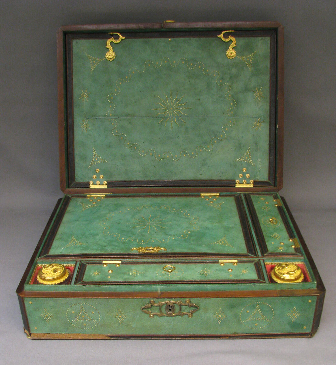 Nécessaire, Wood, shagreen, silk, tortoiseshell with gold mounts, steel, British, London