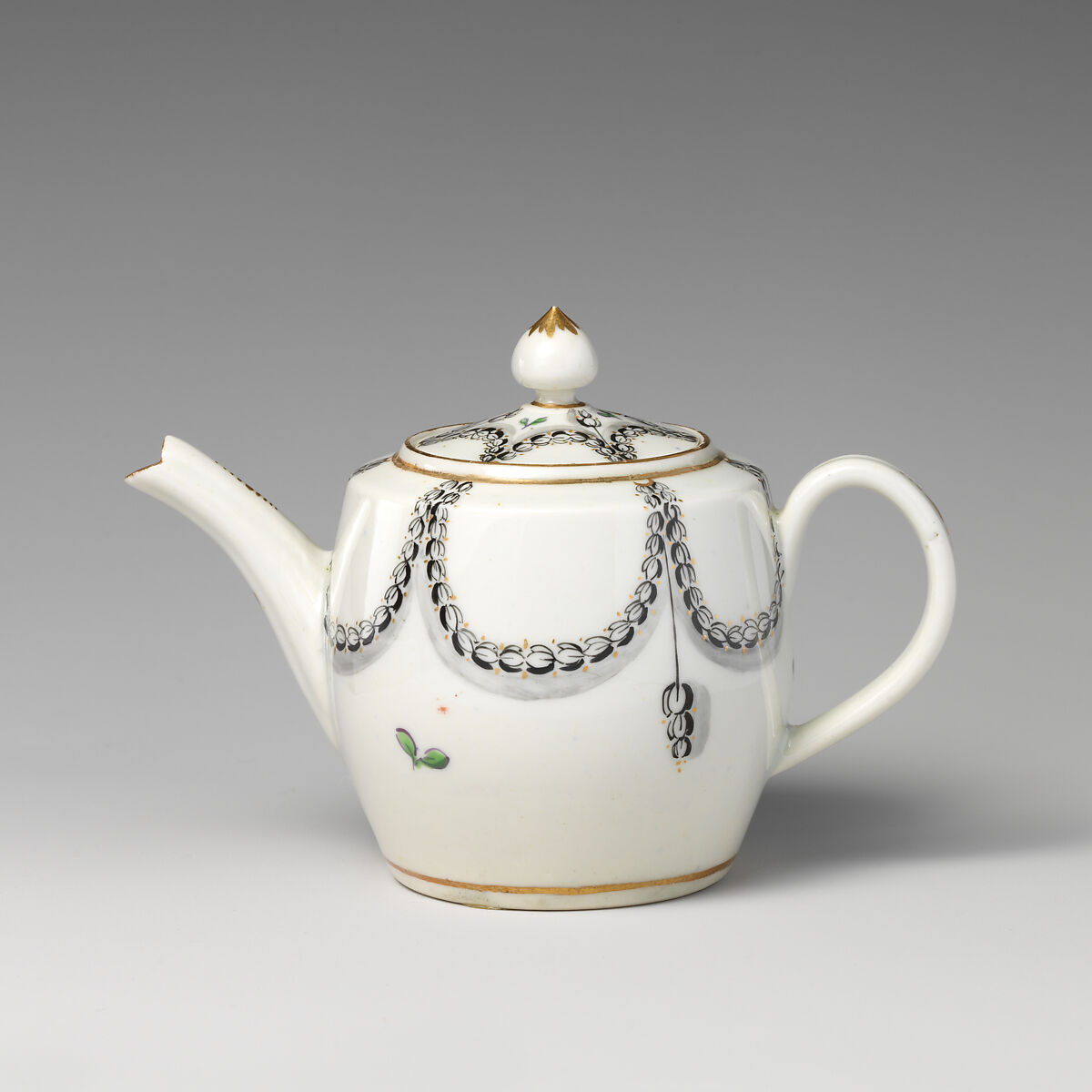 Miniature teapot (part of a service), Caughley Factory (British, ca. 1772–1799), Soft-paste porcelain with enamel decoration and gilding, British, Caughley 