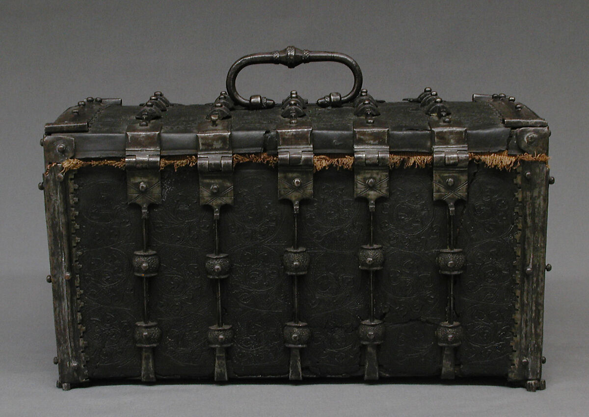 Coffer with key, Iron, leather, oak, French
