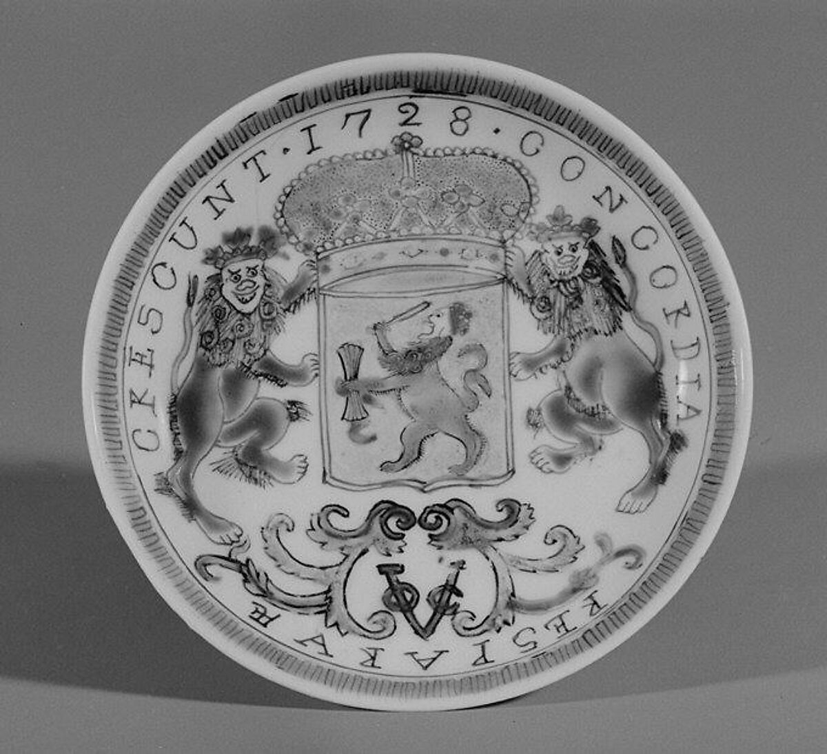 Cup and two saucers, Hard-paste porcelain, Chinese, for Dutch market