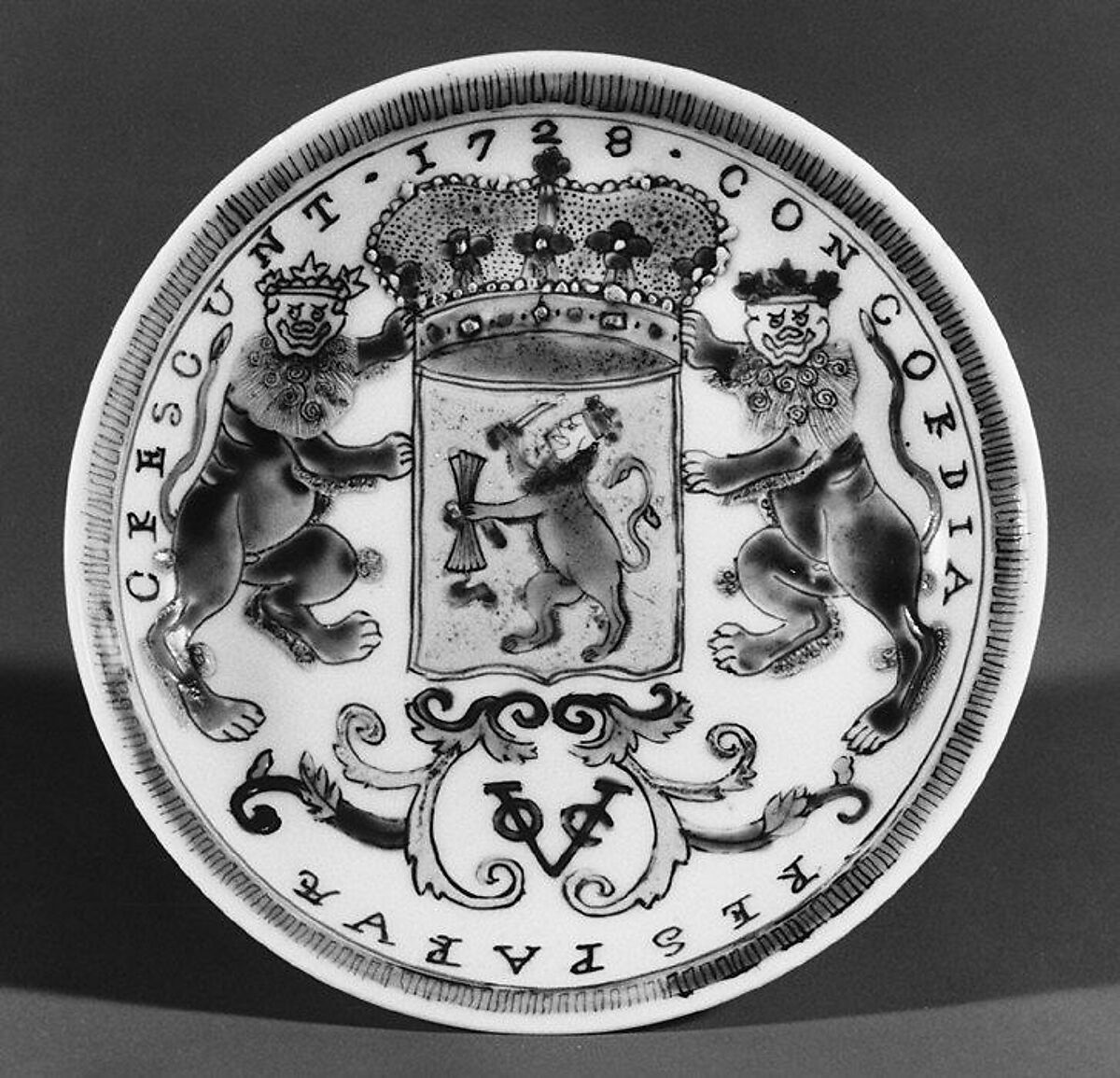 Cup and two saucers, Hard-paste porcelain, Chinese, for Dutch market