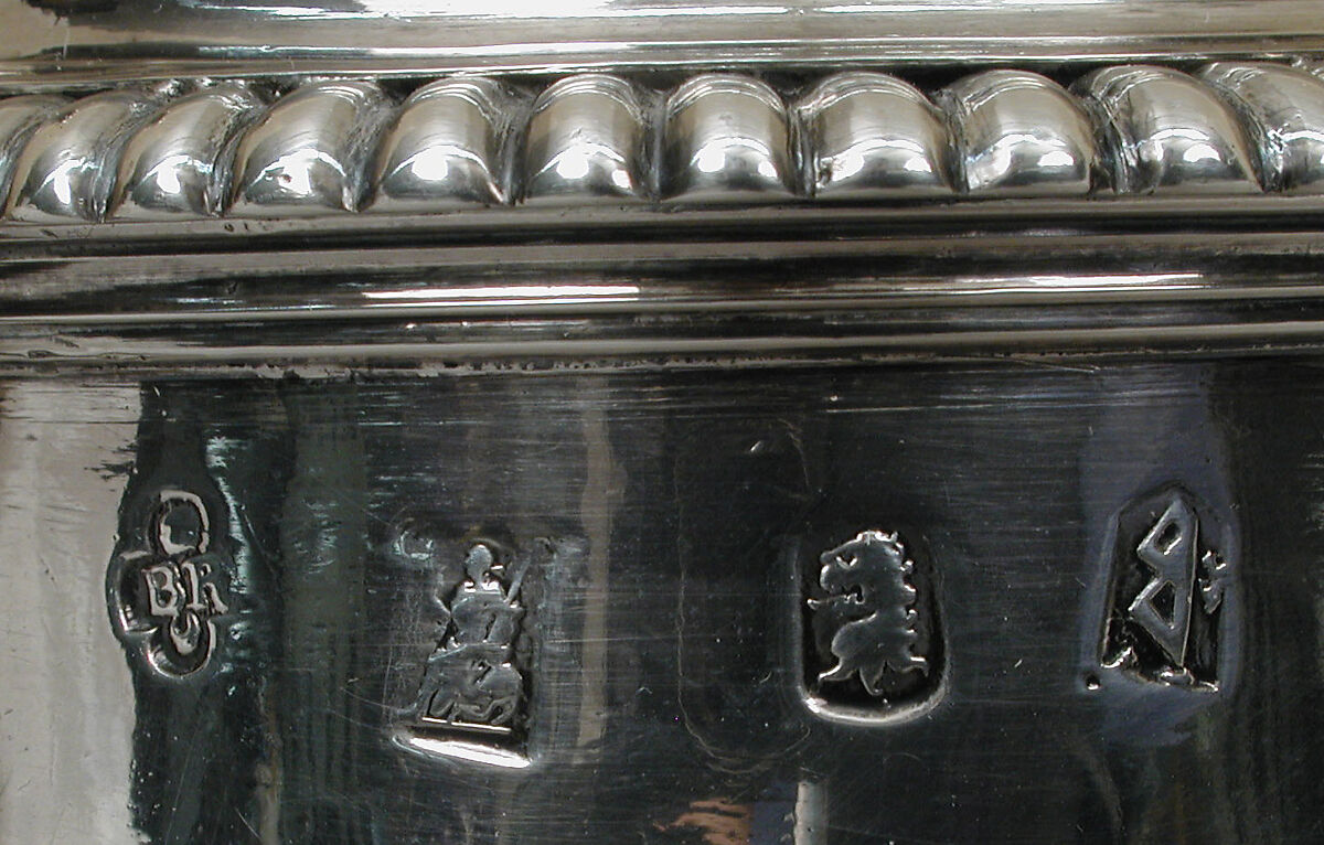 Chocolate pot, Benjamin Bradford (entered 1697), Silver, wood, British, London