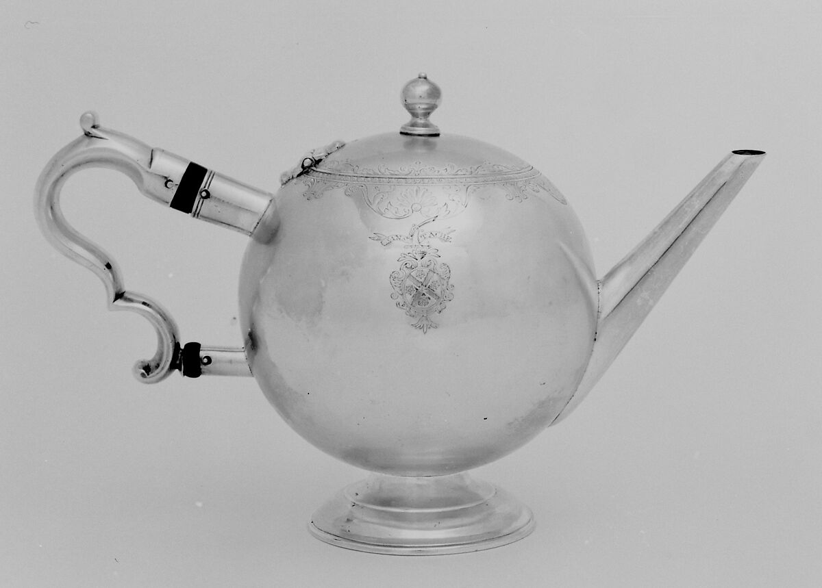 Teapot, Kenneth McKenzie (active 1714–after 1733), Silver, wood, Scottish, Edinburgh 