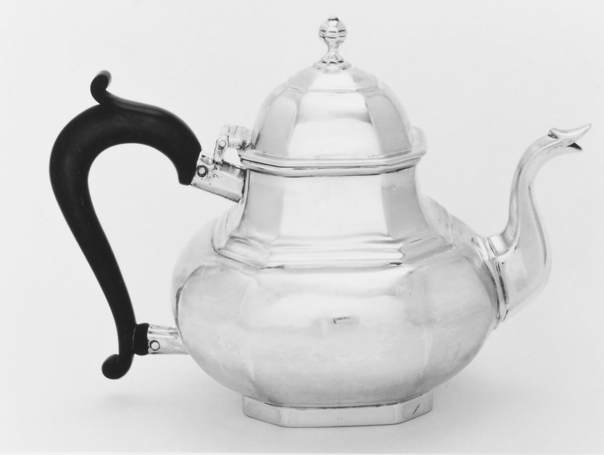 Teapot, Thomas Folkingham (active 1703–29), Silver, wood, British, London 
