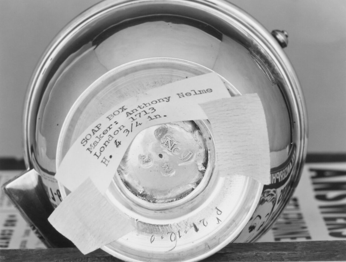 Soap box, Anthony Nelme (active 1685, died 1722), Silver, British, London