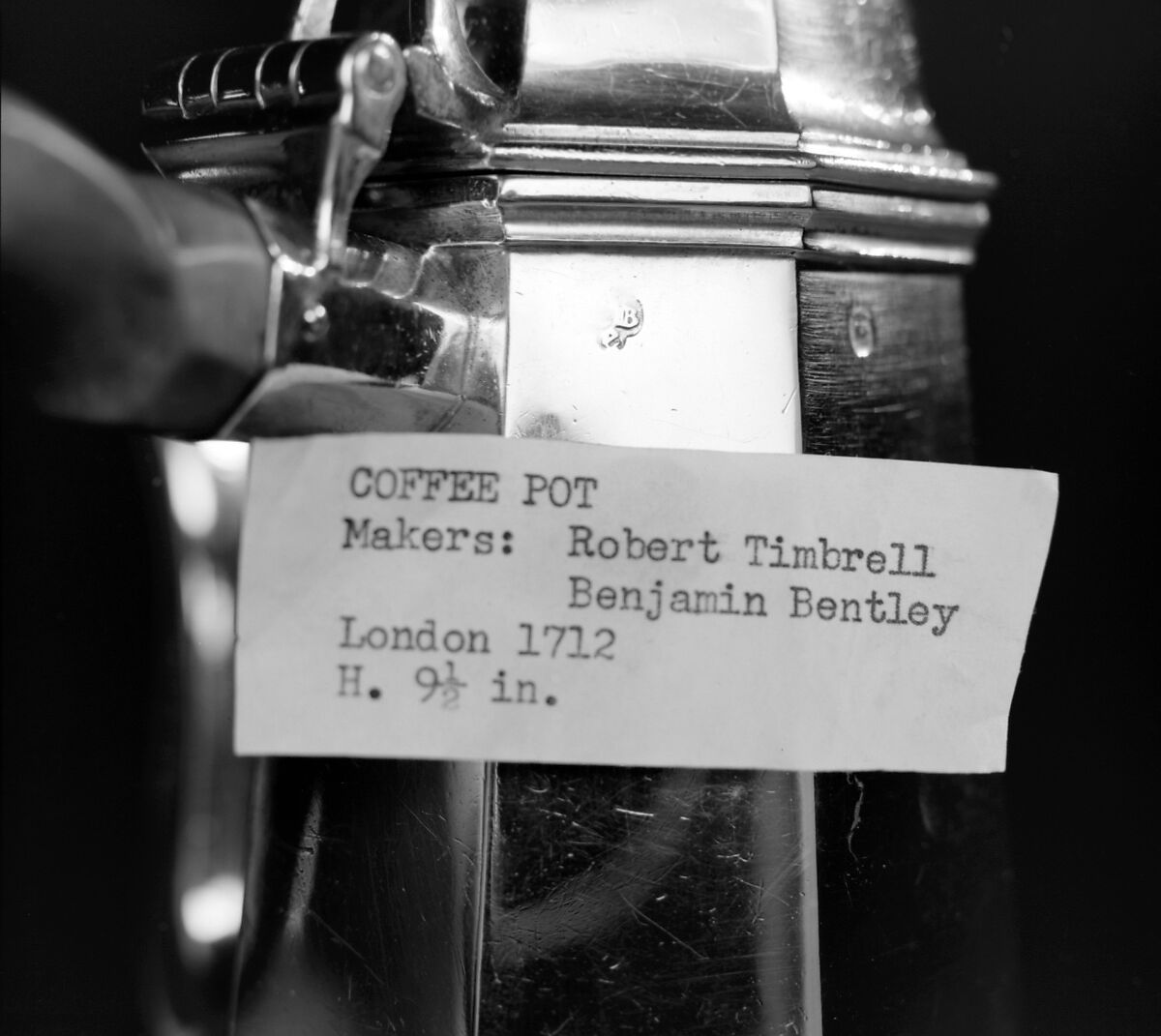 Coffeepot, Robert Timbrell (active ca. 1690–1716), Silver, wood, British, London