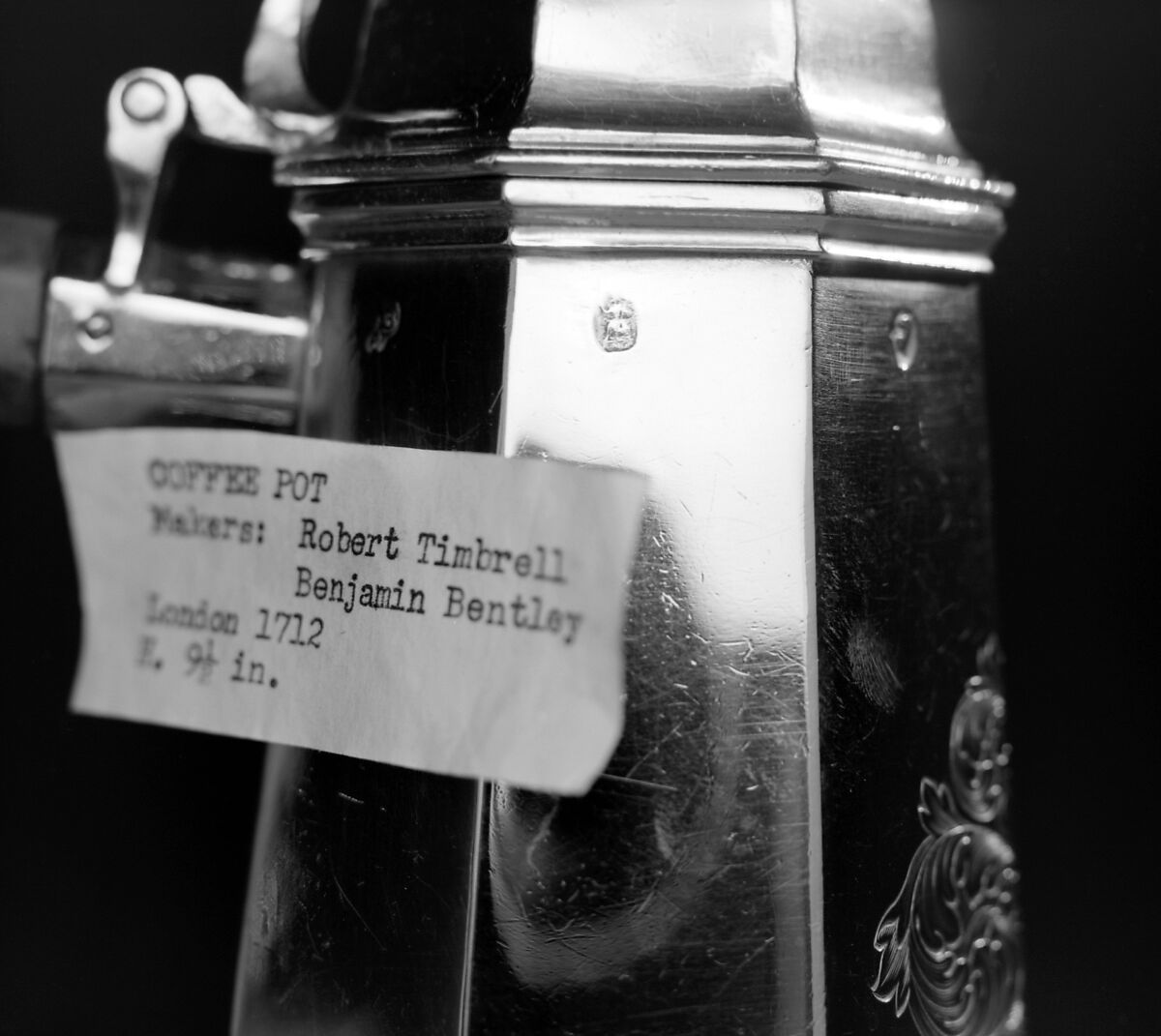 Coffeepot, Robert Timbrell (active ca. 1690–1716), Silver, wood, British, London