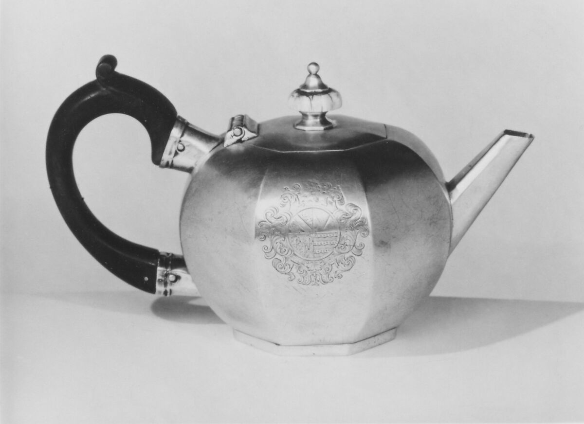Teapot, Samuel Margas Jr. (British, active 1714–33), Silver, wood, ivory, British, London 