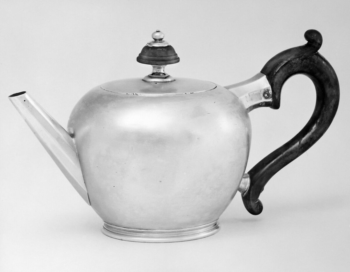 Teapot, David Willaume I (British, 1658–1741), Silver, wood, British, London 