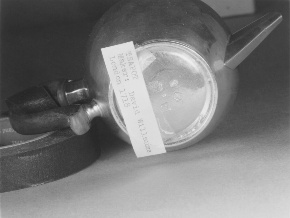 Teapot, David Willaume I (British, 1658–1741), Silver, wood, British, London