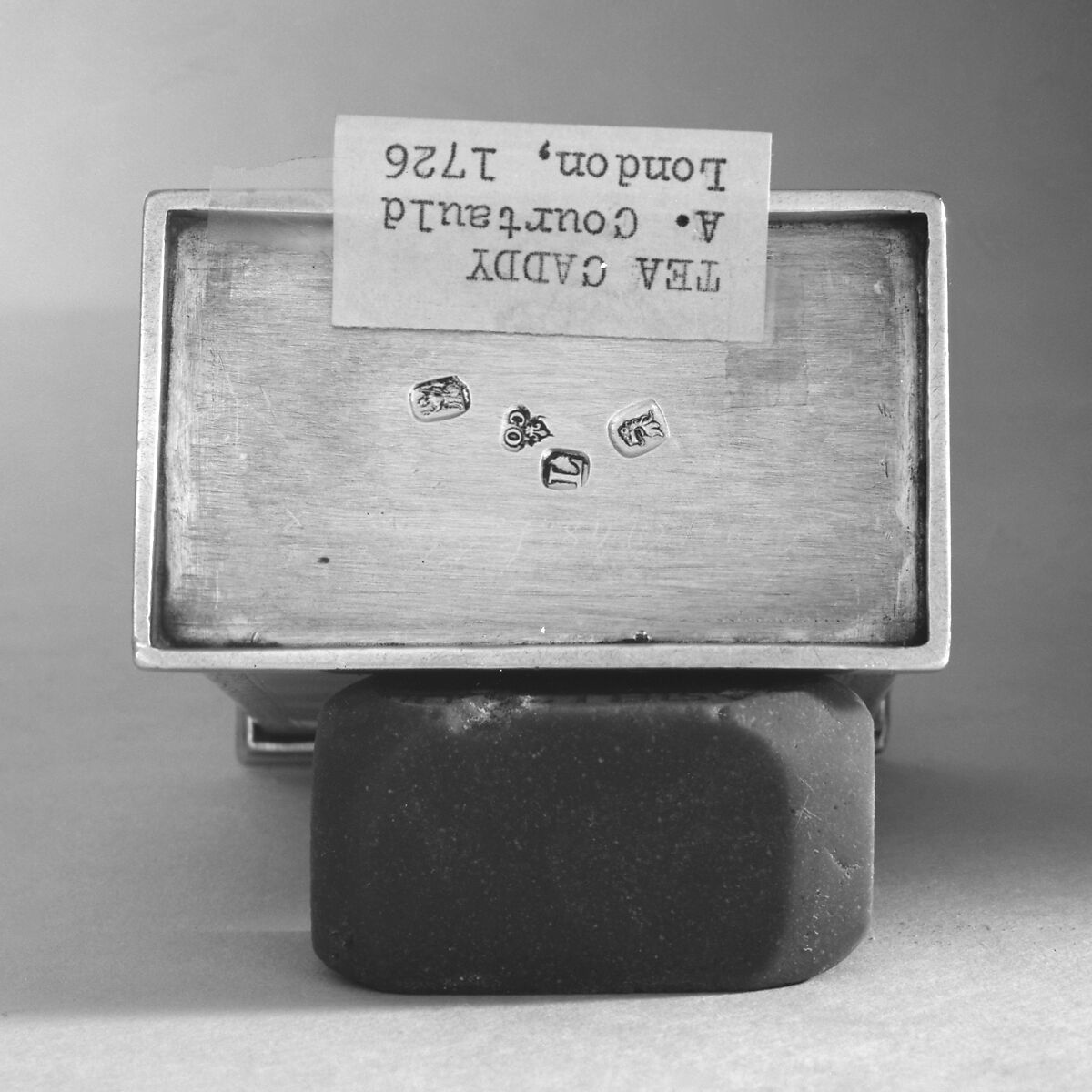 Tea caddy (one of a pair), Augustin Courtauld (British, 1685–1751), Silver, British, London