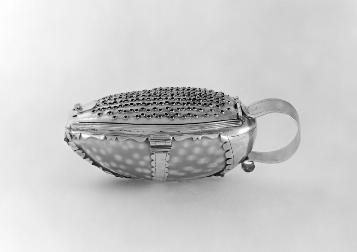 Nutmeg grater, Cowrie shell, silver, British