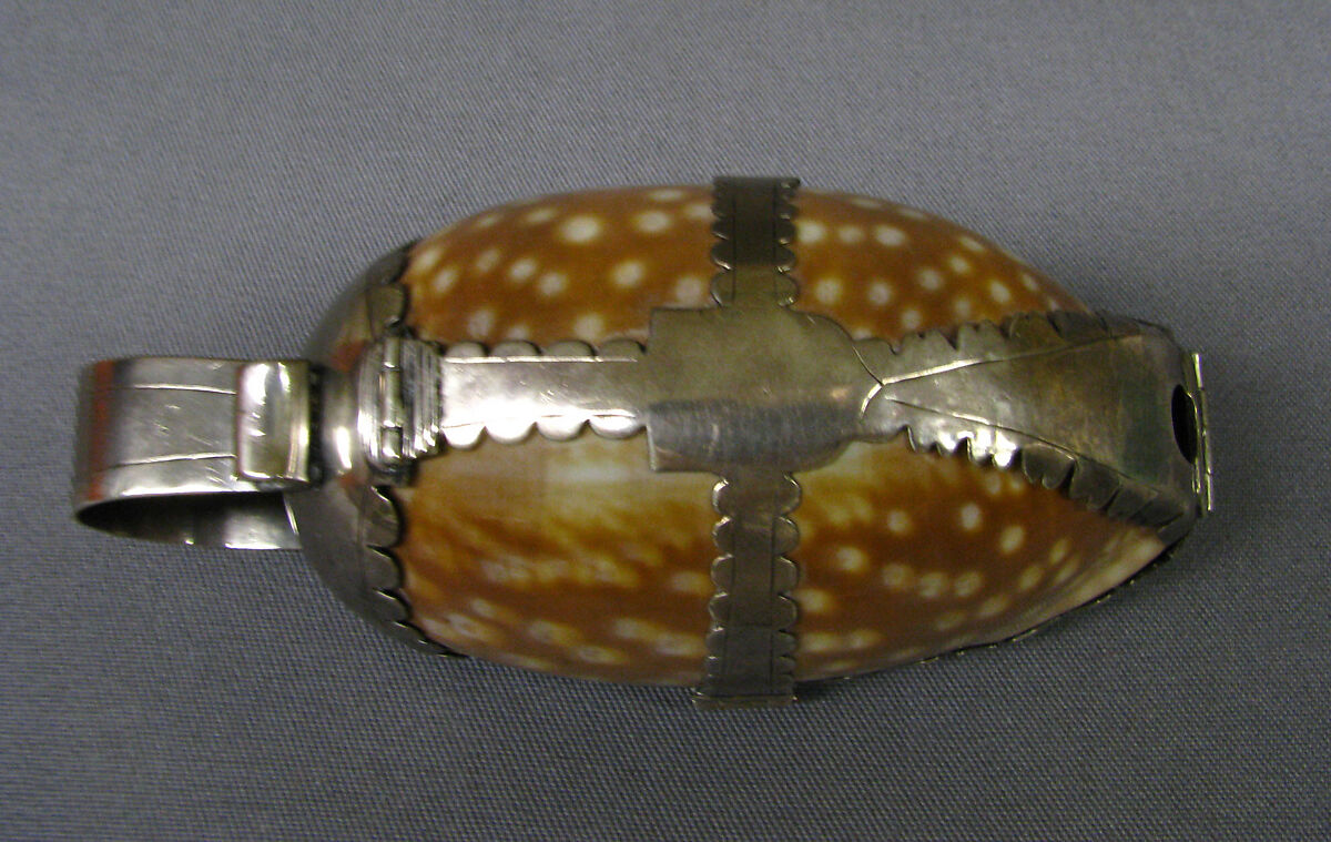 Nutmeg grater, Cowrie shell, silver, British