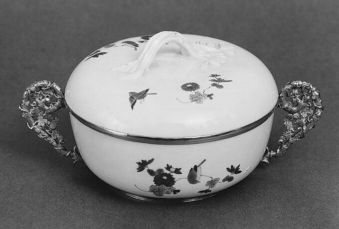 Bowl with cover, Porcelain by Meissen Manufactory (German, 1710–present), Hard-paste porcelain, gold, German, Meissen with French, Paris mounts