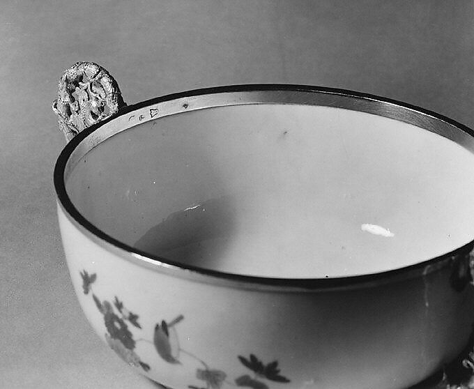 Bowl with cover, Porcelain by Meissen Manufactory (German, 1710–present), Hard-paste porcelain, gold, German, Meissen with French, Paris mounts