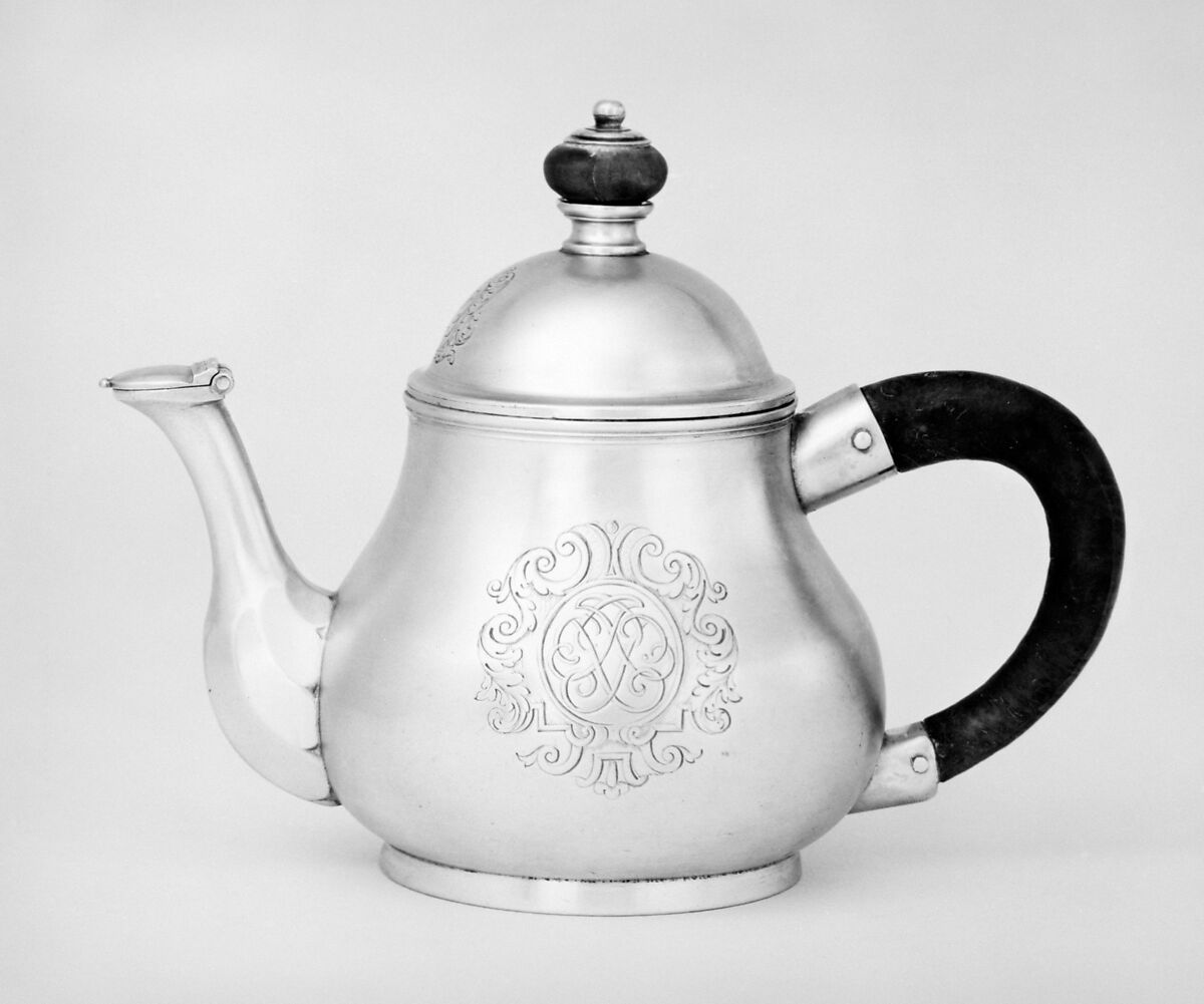 Teapot, Pierre Platel (1664–1719, active England 1699–1719), Silver, wood, British, London 