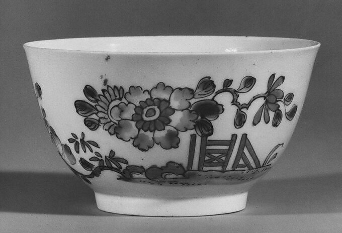 Cup and saucer, Worcester factory (British, 1751–2008), Soft-paste porcelain, British, Bristol-Worcester 