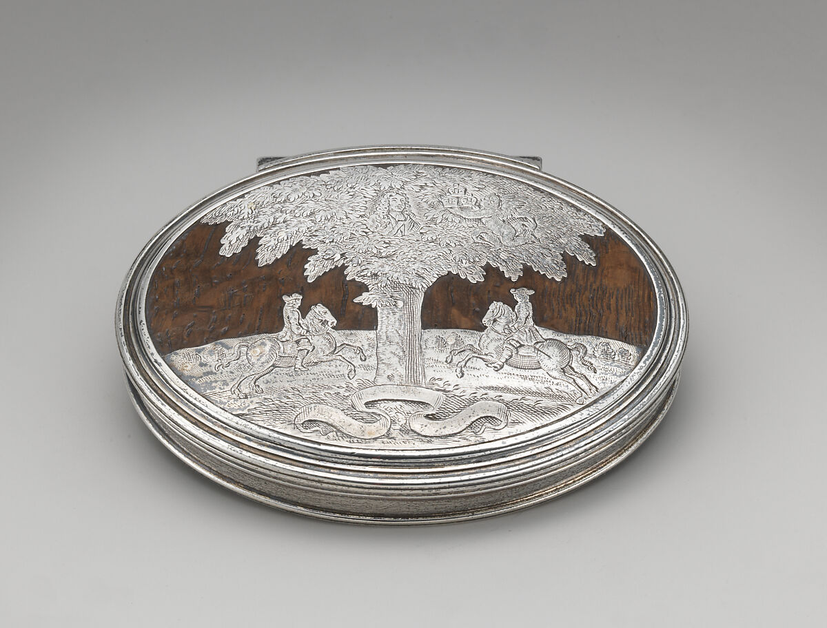 Snuffbox, Silver and oak, probably British