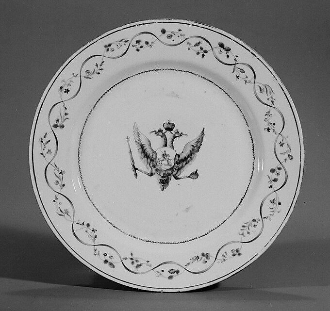 Plate (one of two), Hard-paste porcelain, Chinese, for Russian market 