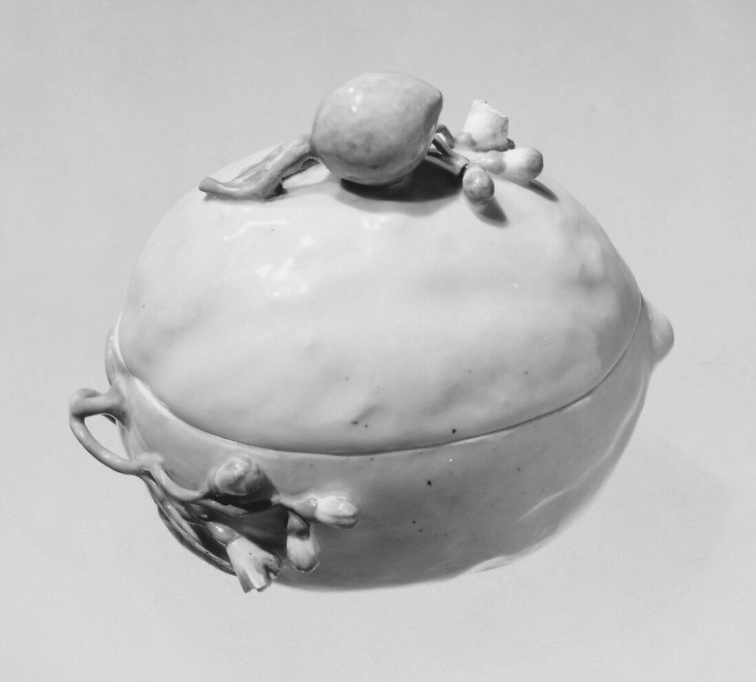 Box in the form of a lemon, Meissen Manufactory (German, 1710–present), Hard-paste porcelain, German, Meissen 
