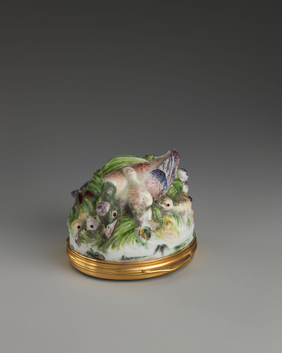 Bonbonnière, Chelsea Porcelain Manufactory (British, 1745–1784, Transitional (Brown Anchor) Period, ca. 1758–1759), Soft-paste porcelain, British, Chelsea 