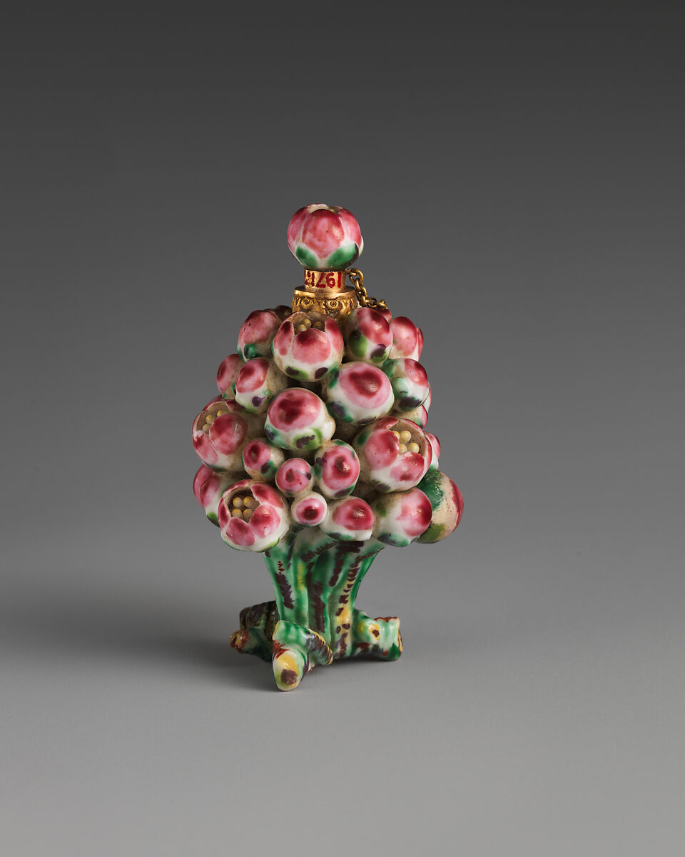 Scent bottle, Saint James&#39;s Factory (British, ca. 1748/49–1760), Soft-paste porcelain, British, London 