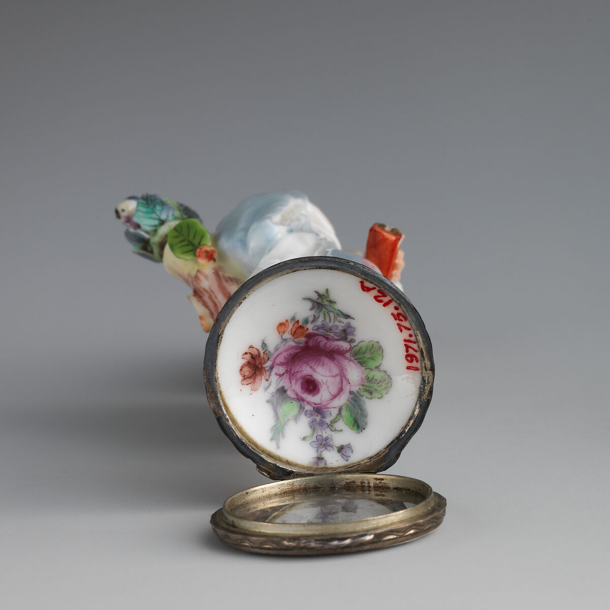 Scent bottle, Chelsea Porcelain Manufactory (British, 1745–1784, Red Anchor Period, ca. 1753–58), Soft-paste porcelain, British, Chelsea