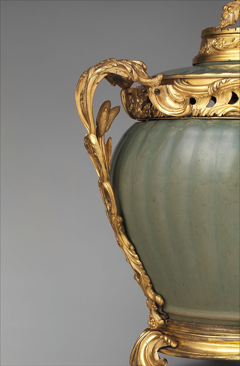 Potpourri bowl with cover, Stoneware; gilt-bronze mounts, Chinese with French mounts