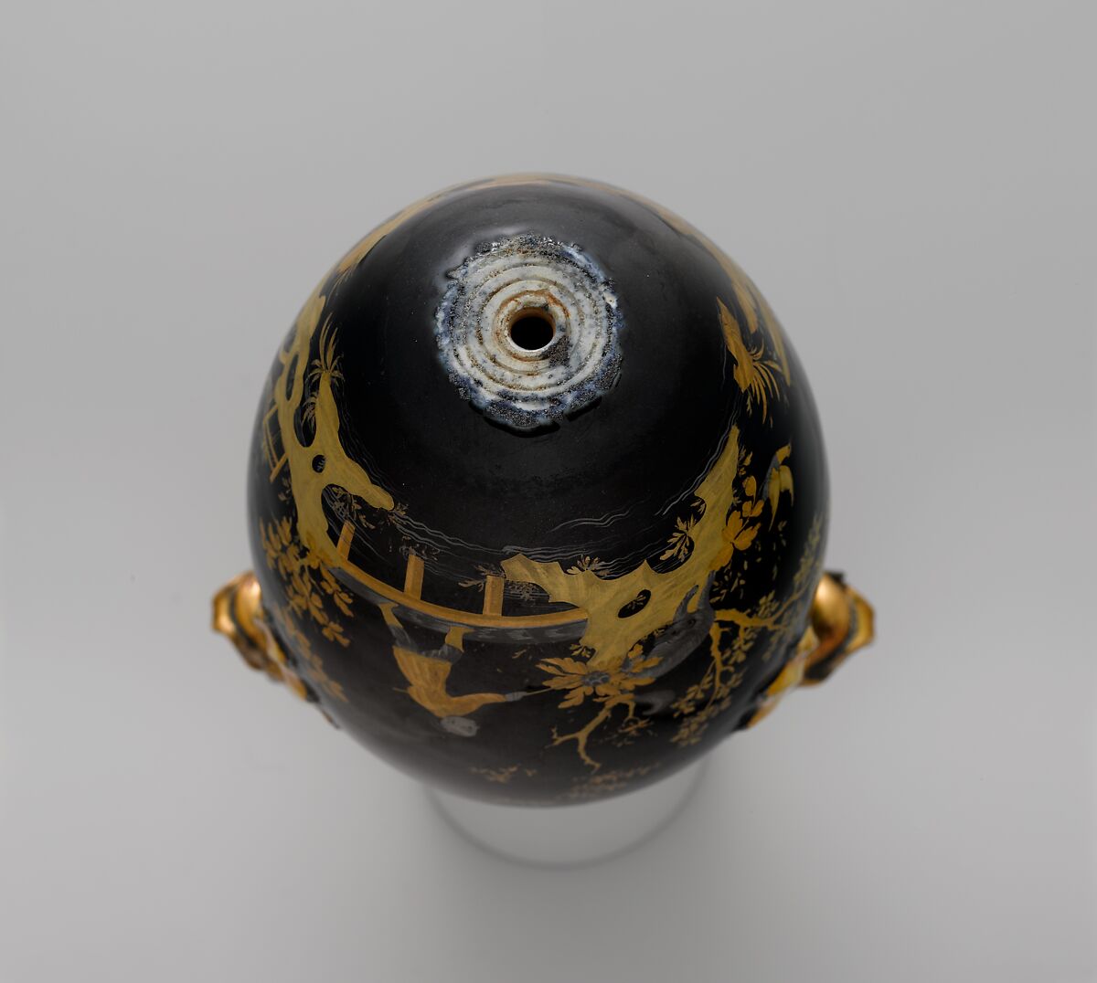 Vase (vase chinois) (one of a pair), Sèvres Manufactory (French, 1740–present), Hard-paste porcelain decorated in black enamel, platinum, two tones of gold; gilt metal; interior metal rod, French, Sèvres