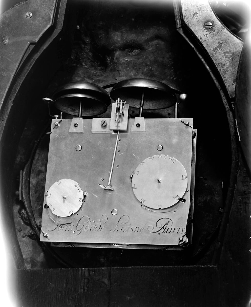 Wall clock (pendule en cartel), Clockmaker: Jean Godde l'aîné (French, ca. 1668–1748/49), Case: gilded bronze, oak, and tortoiseshell on brass marquetry on oak; Dial: white enamel and gilded brass with blued-steel hands; Movement: brass and steel, French, Paris