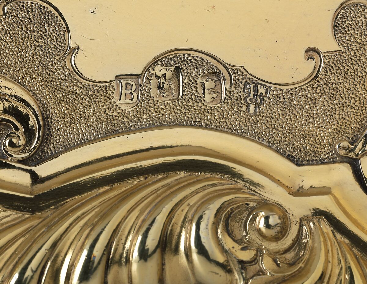Sideboard dish, Lewis Mettayer (British, active 1700–died 1740), Silver gilt, British, London