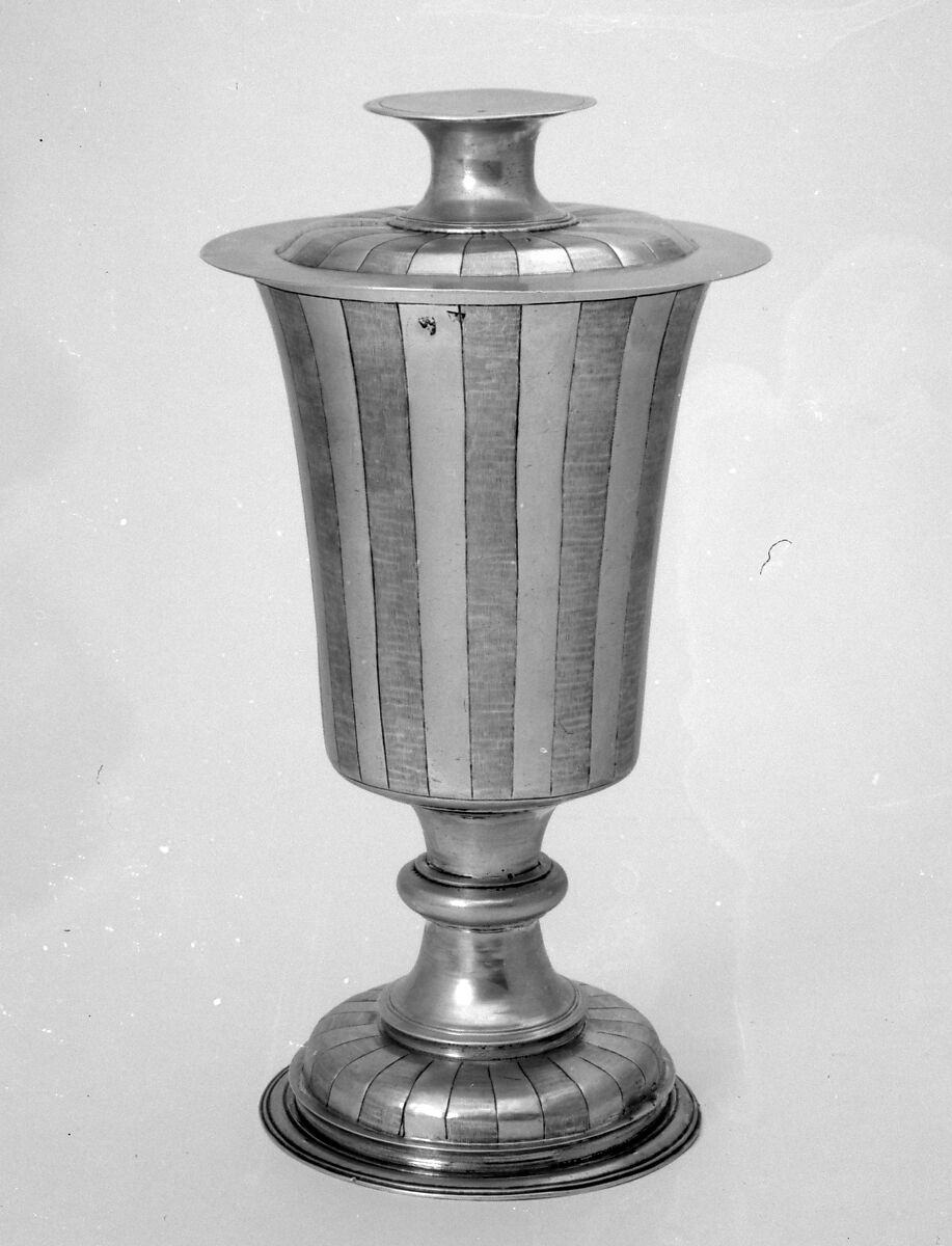 Communion cup and paten, Valerius Sutton, Silver, British 